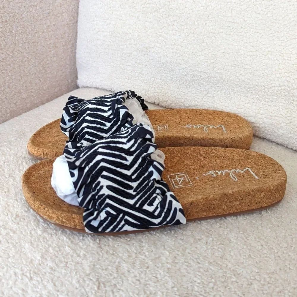 LULUS x L4 lust for life Alexa black and white abstract Chevron slides sandals